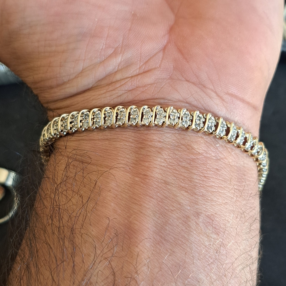 10k Yellow Gold. 11 grams. 1ctw Natural Diamond Tennis Bracelet